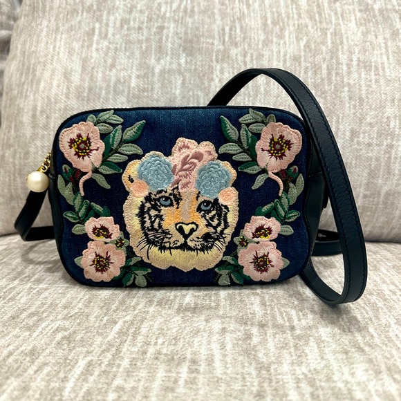 Gucci Handbags - ✨💎LIMITED EDITION 💎✨GUCCI Tiger Denim Japan Exclusive Camera Bag.